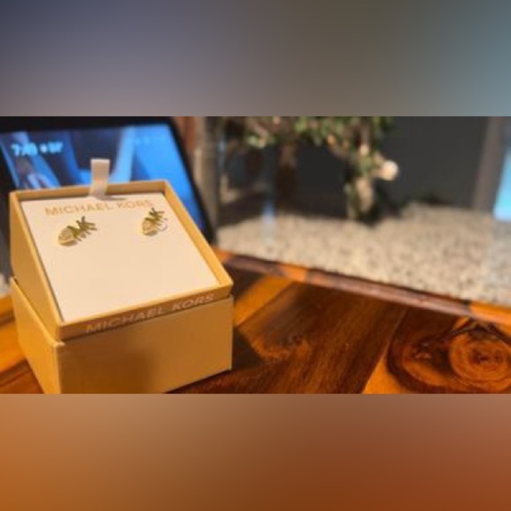 micheal kors gold heart earrings BRAND NEW with tags